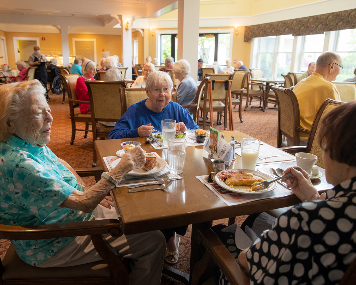 Dining at Harvest Hill Alice Peck Day Life Care